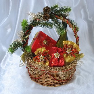 Корзина с подарками